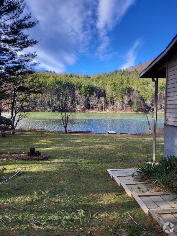 Building Photo - 1615 Lakeside Dr