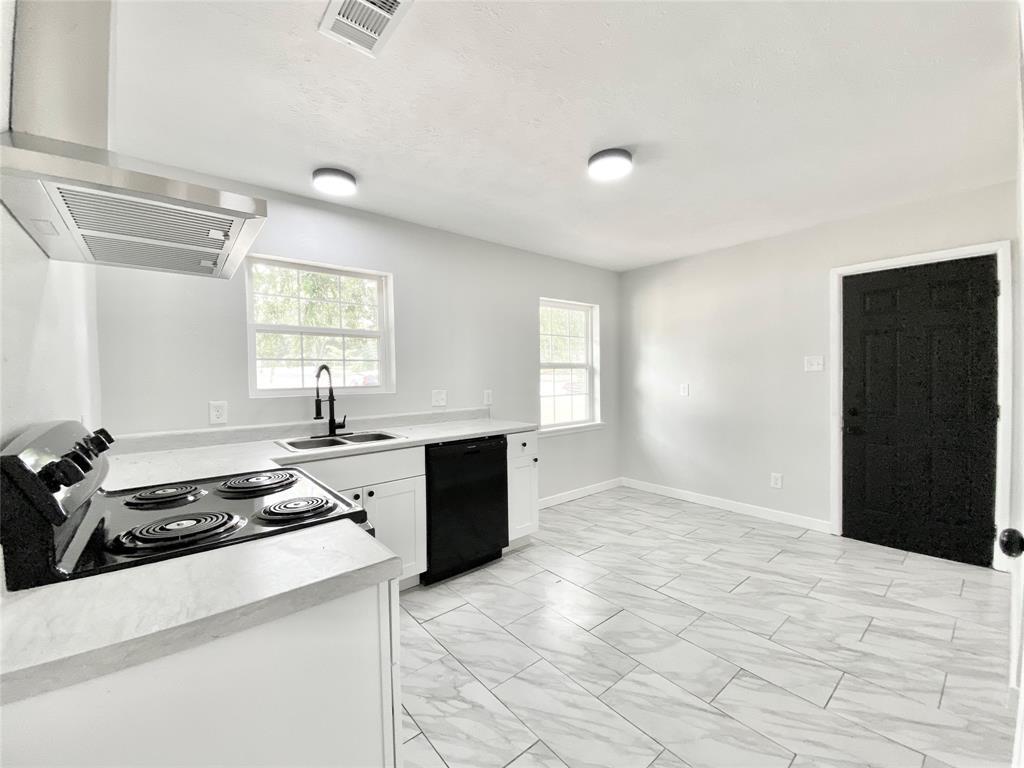 Primary Photo - 923 Fernwood Ave