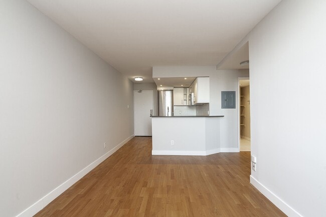 Building Photo - 798 Richmond Street West