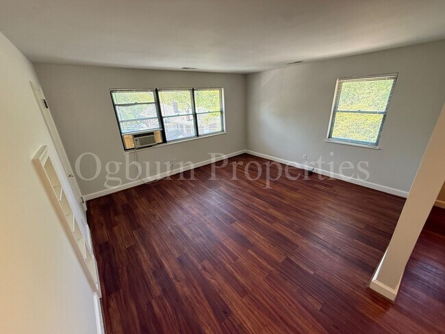 Foto del edificio - 605010 - PILOT VIEW/CAROLINA AVENUE