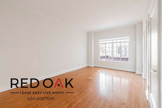 Foto del edificio - 570 N Rossmore Ave