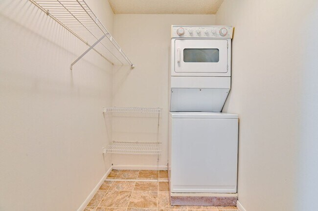 Foto del edificio - 6810-6810 63rd Ave N