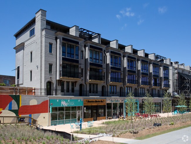 Foto del edificio - SPX Alley / Studioplex Townhomes