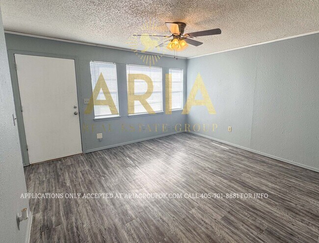 Foto del edificio - 2 Bed/1 Bath Tri-plex Home in Noble - AVAI...