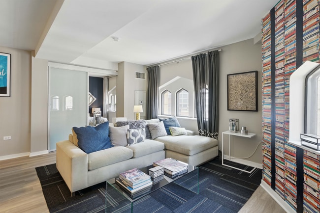 Building Photo - 185 W Randolph St