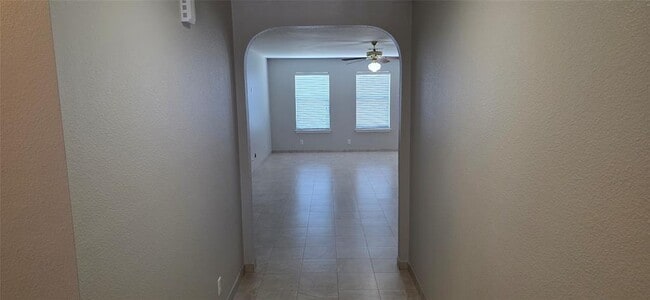 Building Photo - 1304 Anna Palm Way