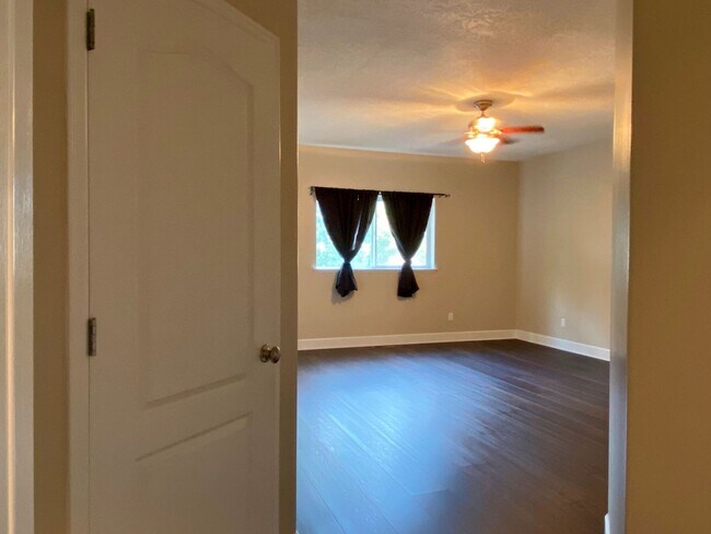 Foto del edificio - Lovely Modern Westside Home