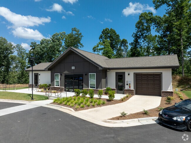 Sala de correo y almacenamiento de bicicletas - Aura Creekside Apartments