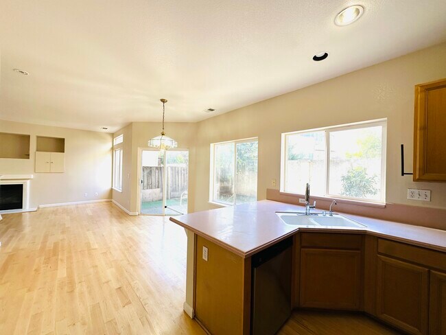 Foto del edificio - 3729 Seine Ct