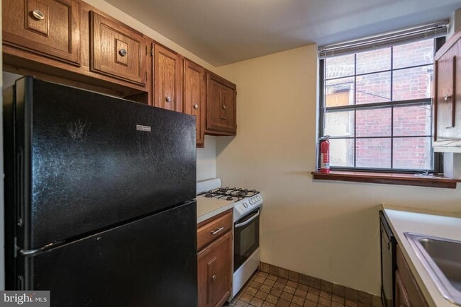 Building Photo - 830 South St