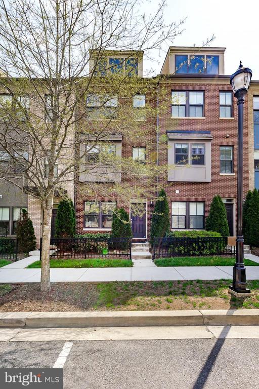 Foto del edificio - 6645 Rhode Island Ave