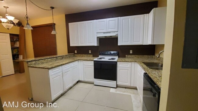Building Photo - 2 br, 2.5 bath House - 3920 SW 20th Avenue...