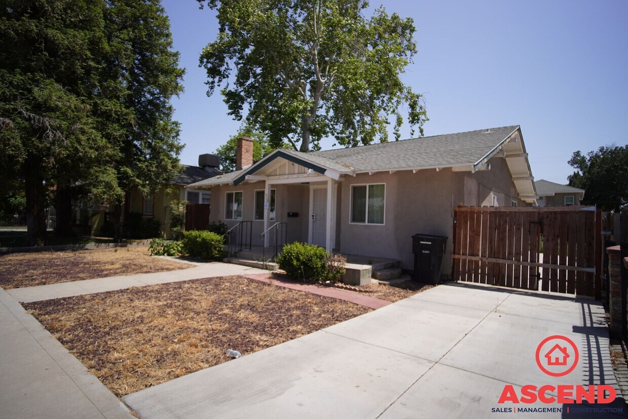 Foto principal - Beautiful Home in East Bakersfield!