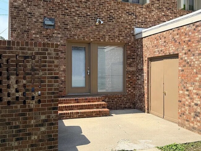 Foto del edificio - Room in Townhome on W Front St