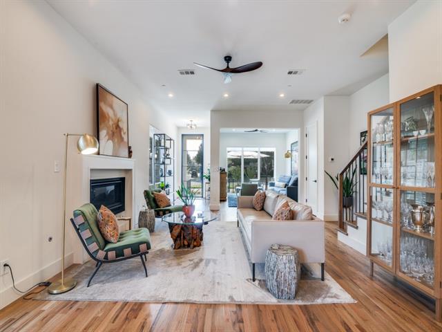 Foto del edificio - 4200 University Blvd