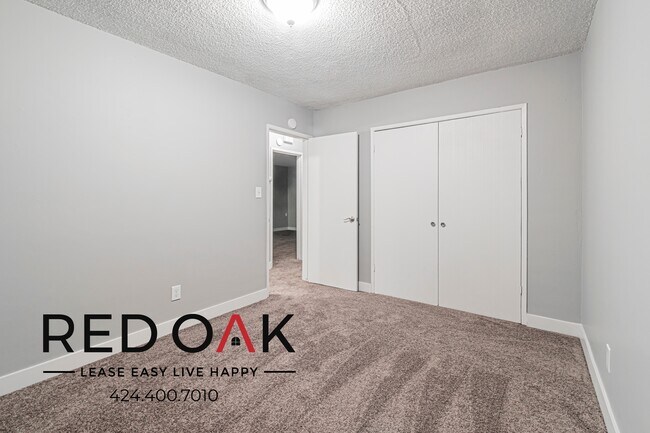 Foto del edificio - 690 S Riverside Ave