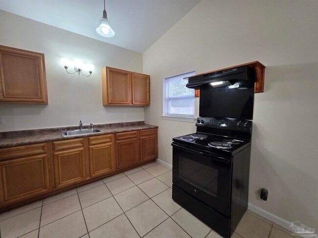 Building Photo - 604 N 70th Ave