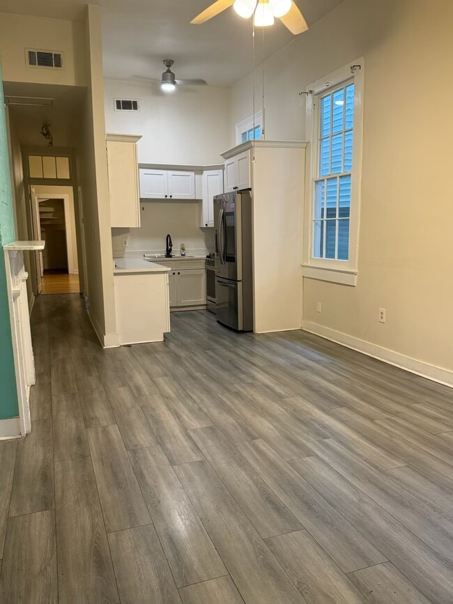 Building Photo - 1008 Josephine St