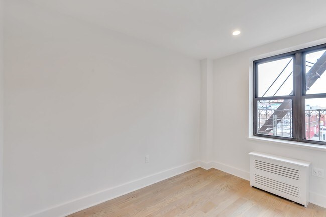 Foto del edificio - 3755 77th St