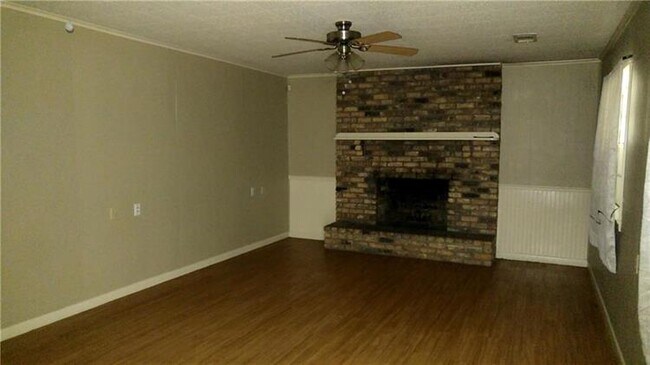 Building Photo - 448 Dummyline Rd