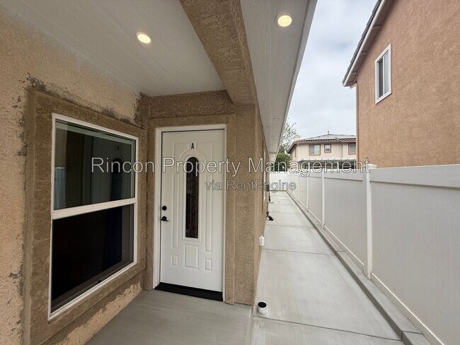 Foto del edificio - 921 Aurora Dr