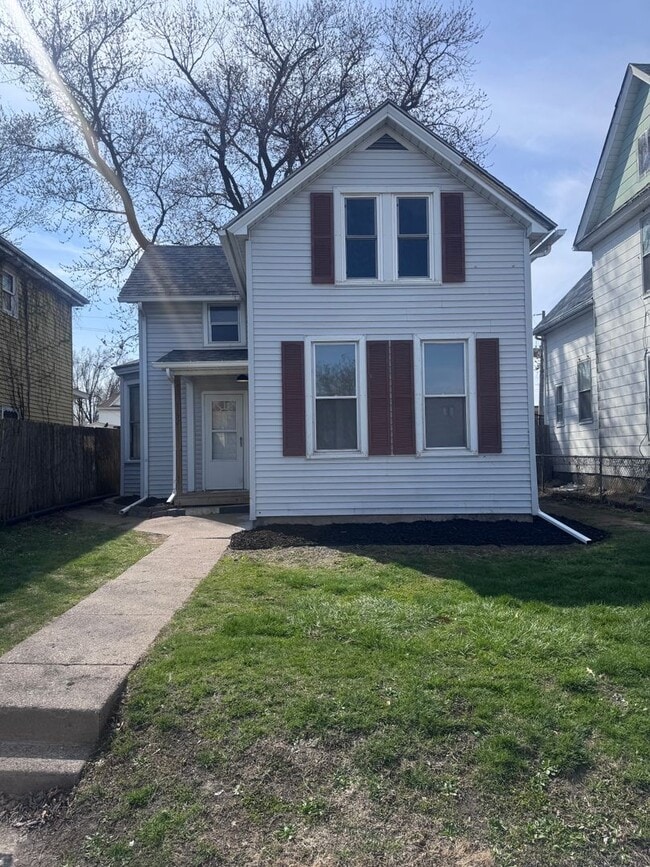 Building Photo - Remodeled 4 Bedroom 1 Bathroom Home