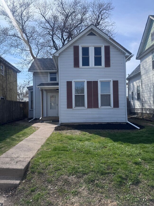 Foto del edificio - Remodeled 4 Bedroom 1 Bathroom Home