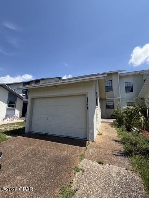 Building Photo - 1331 Capri Dr