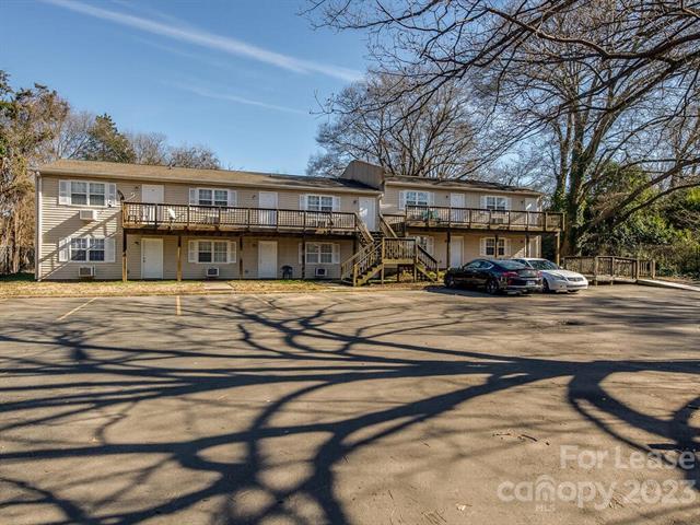 Primary Photo - 2611 Holton Ave