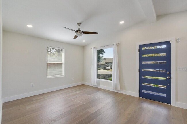 Building Photo - 1803 Deloney St