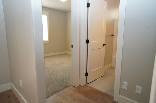 Building Photo - 3406 E Girdner Dr