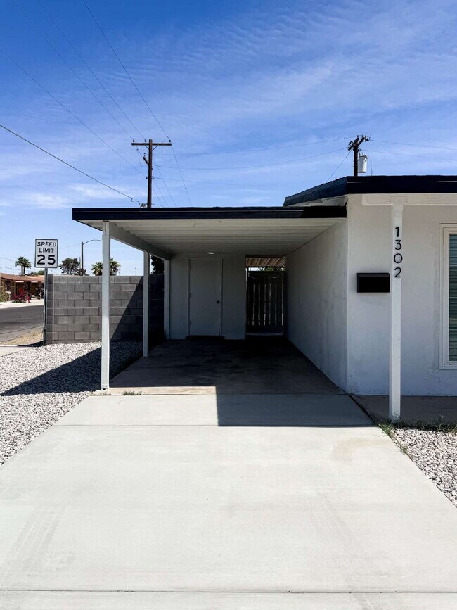 Building Photo - Cozy 3-Bed Oasis in Yuma's Heart