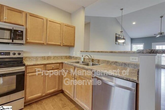 Foto del edificio - 334 Easterlin Way