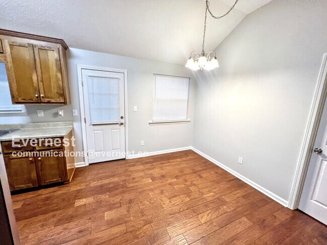 Building Photo - 112 Burdine St
