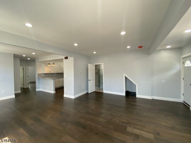 Foto del edificio - 41 Hinsdale Pl