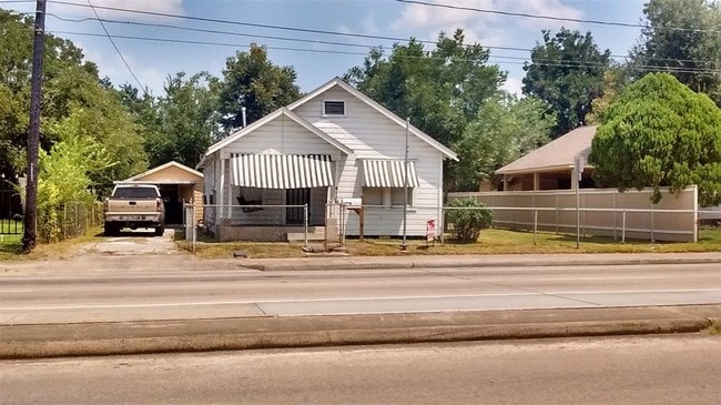 Building Photo - 4314 Hirsch Rd