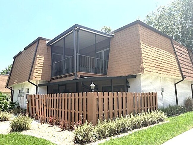 Building Photo - Adorable 2 Bedroom Townhome in Port Orange!
