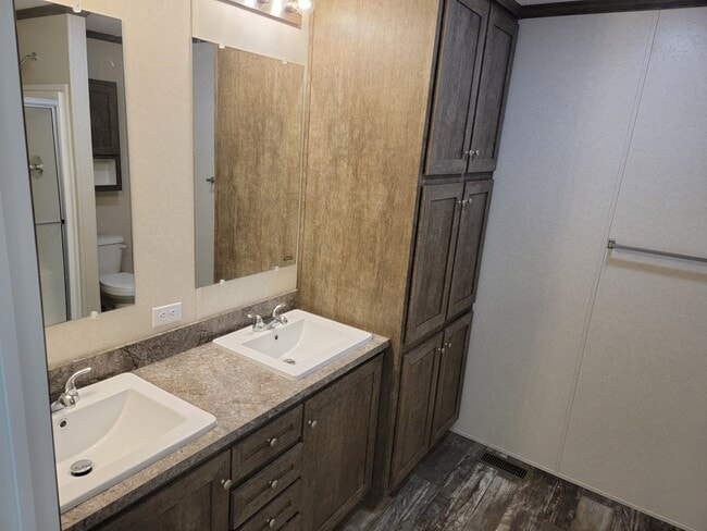 Building Photo - 145 Apollo Ave