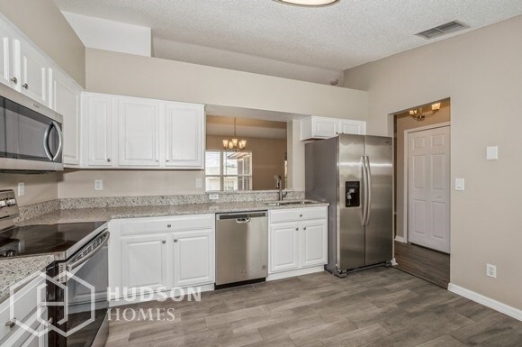 Building Photo - SELF TOUR NOW! - 12037 Goldenstar Lane, Cl...