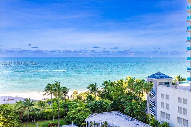 Foto del edificio - 5055 Collins Ave