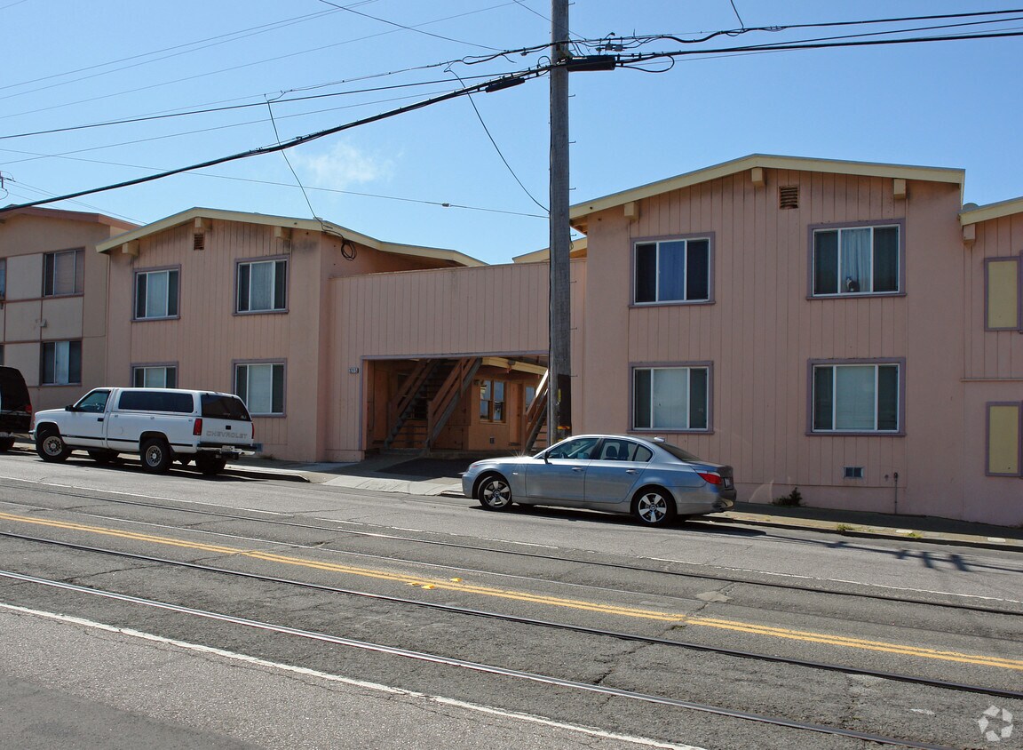 Building Photo - 3215-3223 Taraval St