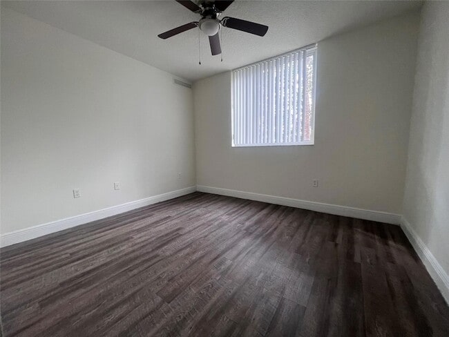 Foto del edificio - 18335 NW 68th Ave