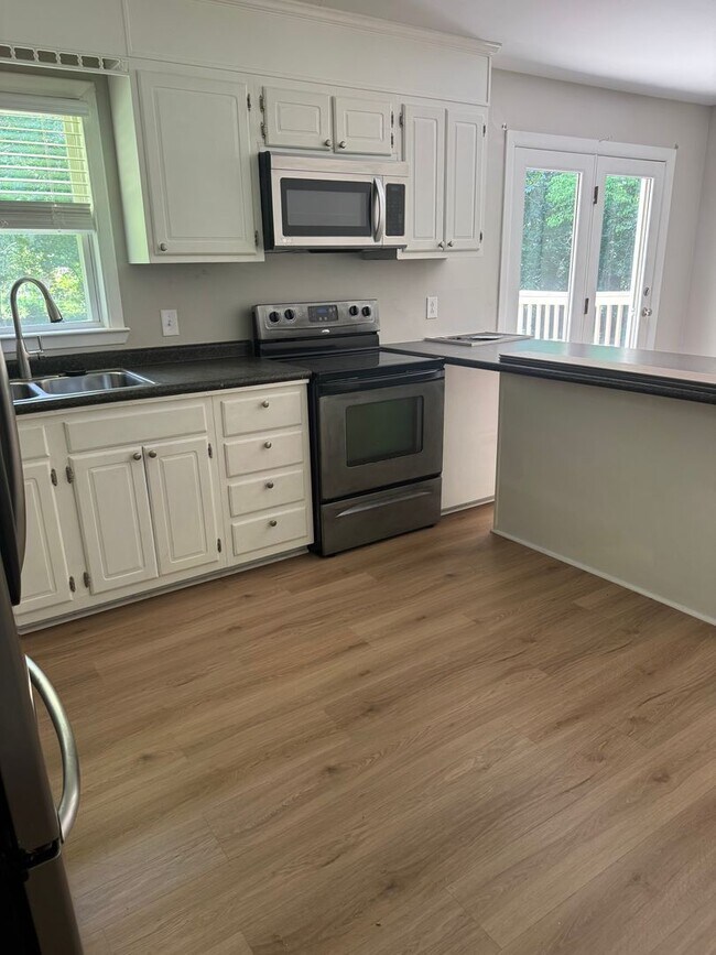 Foto del edificio - 3 BR 1 BA near Onslow Pines Park