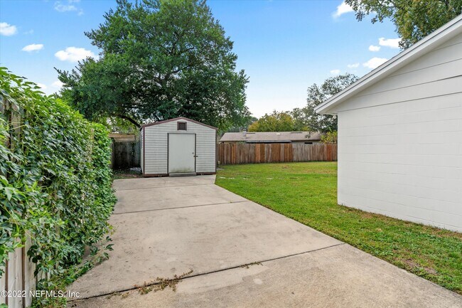 Foto del edificio - 8440 Frost St N