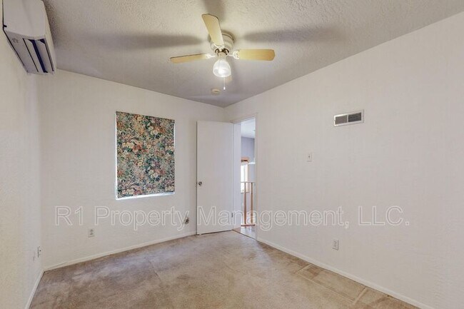 Building Photo - 1321 Lobo Pl NE