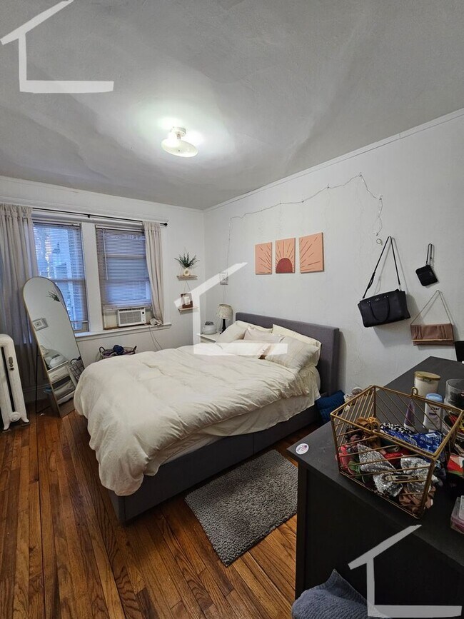 Foto del edificio - Newly Renovated 1 bed with living room and dining room!