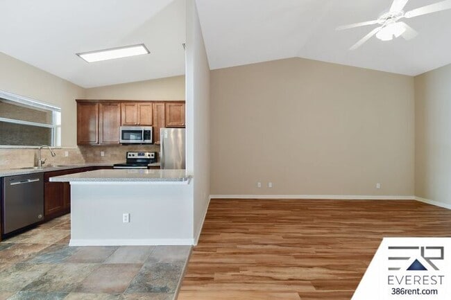 Foto del edificio - 27 Raintree Pl