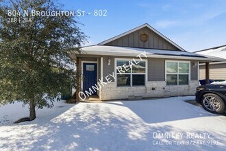 Building Photo - 804 N Broughton St