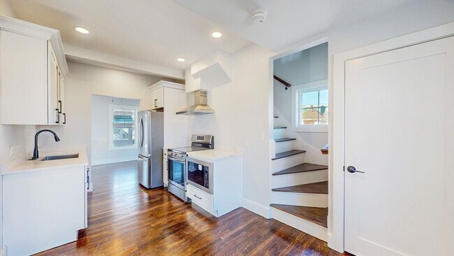 Building Photo - 24 Alfred St