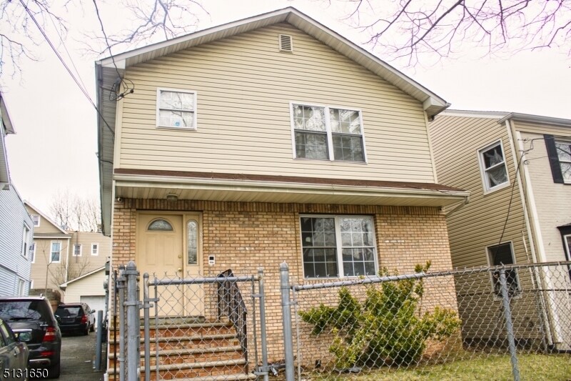 Primary Photo - 183 Chancellor Ave